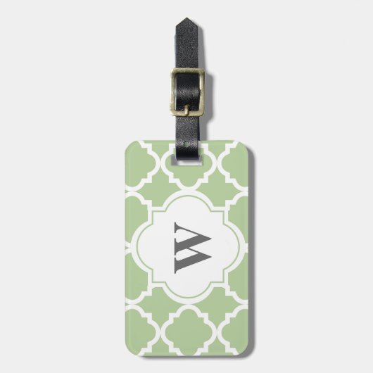 Elegant Sage and White Quatrefoil Monogram Bagagelabel (Voorkant verticaal)