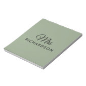 Elegant Sage Green Custom Mrs Script Family Name Notitieblok (Linkerzijde)