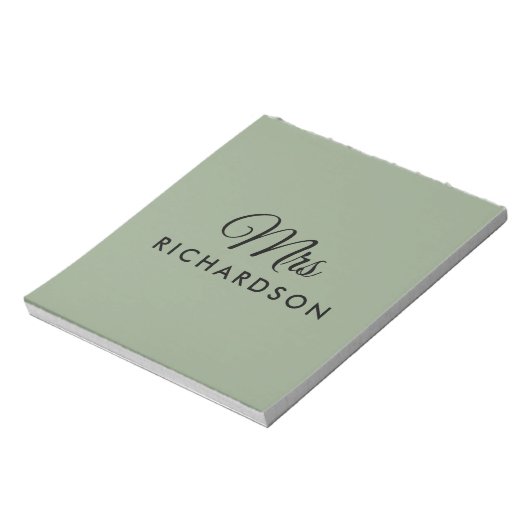 Elegant Sage Green Custom Mrs Script Family Name Notitieblok (Linkerzijde)