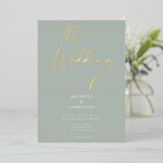 Elegant Sage Green Gold Calligraphy Script Weduwen Folie Uitnodiging (Staand Voorkant)