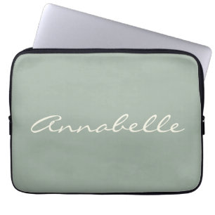 Elegant Sage Green Handgeschreven Script Name Cust Laptop Sleeve