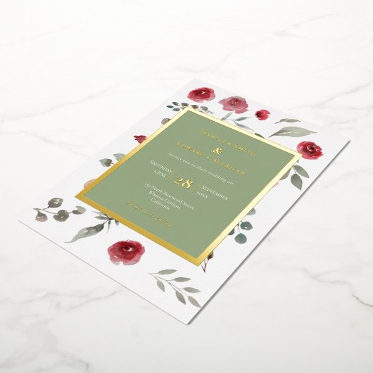 Elegant Sage Green Leaves Burgundy Rozen Gold Folie Uitnodiging (Gedraaid)