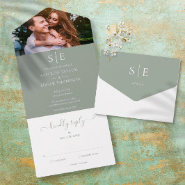 Elegant Sage Green Monogram Foto Weddenschap All In One Uitnodiging