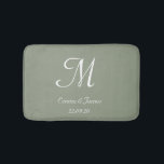 Elegant Sage Green Monogram Naam Passen getrouwd Badmat<br><div class="desc">Elegante Sage Groen en Wit Monogram Naam Passen getrouwd Badmat</div>