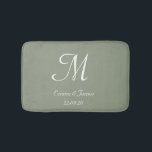 Elegant Sage Green Monogram Naam Passen getrouwd Badmat<br><div class="desc">Elegante Sage Groen en Wit Monogram Naam Passen getrouwd Badmat</div>