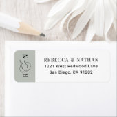 Elegant Sage Green Monogram Wedding Return Address Etiket (Insitu)