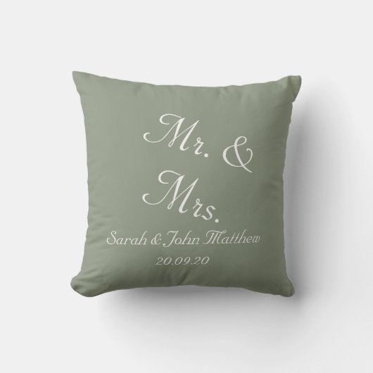 Elegant Sage Green Mr.and Mrs Name Date Script  Kussen (Voorkant)