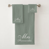 Elegant Sage Green Mrs Vrijgezellenfeest Gift Bad Handdoek (Insitu)