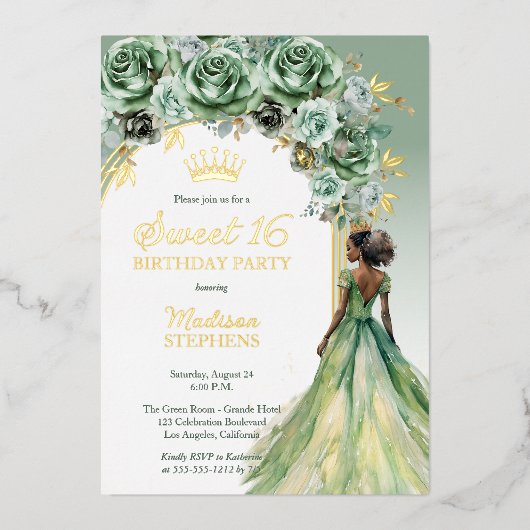 Elegant Sage Green Roos Bloemrijk Sweet 16 Party Folie Uitnodiging (Voorkant)