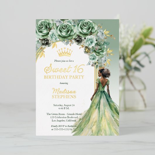 Elegant Sage Green Roos Bloemrijk Sweet 16 Party Folie Uitnodiging (Staand Voorkant)