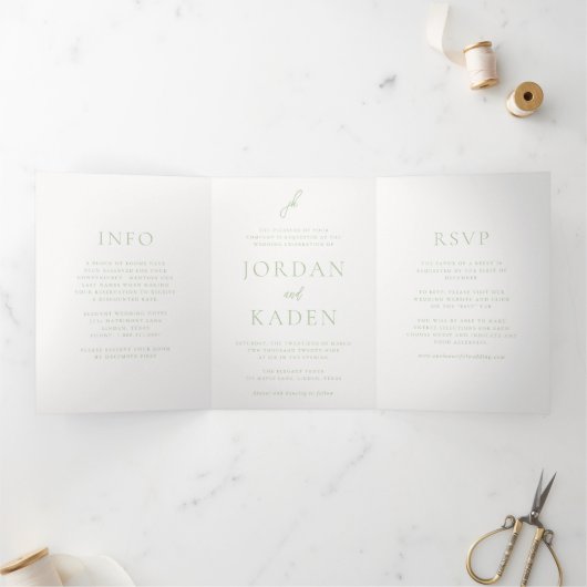 Elegant Sage Green Script Monogram Weddenschap Drieluik Uitnodiging (Binnen)