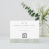 Elegant Sage Green Stripes QR Code Wedding RSVP Kaartje (Staand voorkant)