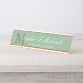 Elegant Sage Groen Wit Monogram & Naam Bureau Naambordje (Voorkant)