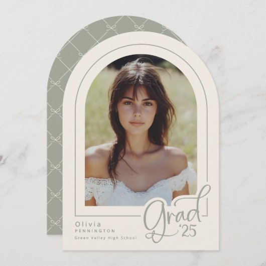 Elegant Sage Simple Photo 2025 Afstudeerder Aankon Kaart (Voorkant / Achterkant)