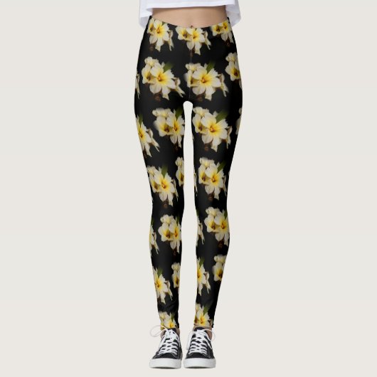 Elegant Satin Flowers op Black Leggings (Voorkant)
