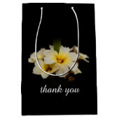 Elegant Satin Flowers op Black Medium Cadeauzakje (Voorkant)