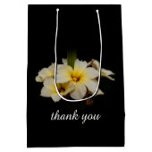 Elegant Satin Flowers op Black Medium Cadeauzakje (Achterkant)