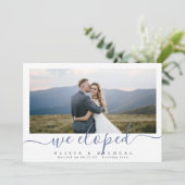 Elegant schrift "we eloped" moderne foto-huwelijks kaart (Staand voorkant)