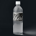 Elegant Script, 30th Birthday Party Waterfles Etiket<br><div class="desc">Elegant etiketten van de 30e verjaardag van de waterfles. Deze elegante etiketten kenmerkt een elegante manuscripttypografie die "30, dertig"leest. Dit verfijnde ontwerp is een klassieke keuze voor een geweldige 30e verjaardag! Voor verdere aanpassing, te klikken gelieve de knoop "van de Aanpassing het"en ons ontwerphulpmiddel te gebruiken om deze sjabloon te...</div>