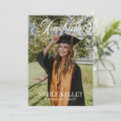 Elegant Script Aangepaste Foto Afstuderen Kaart (Staand voorkant)