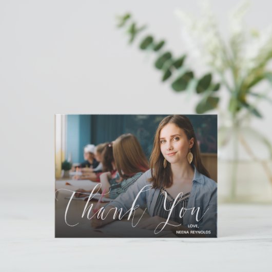 Elegant Script Afstuderen Foto Dank u Briefkaart (Staand voorkant)