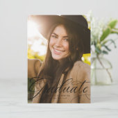 Elegant script afstuderen zwart verticaal afstuder aankondiging (Staand voorkant)