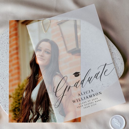 Elegant script afstuderen zwart-wit afstuderen vellum uitnodigingen