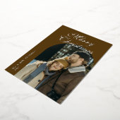 Elegant Script Arch Newlyweds Photo Brown Silver Folie Feestdagenkaart (Gedraaid)