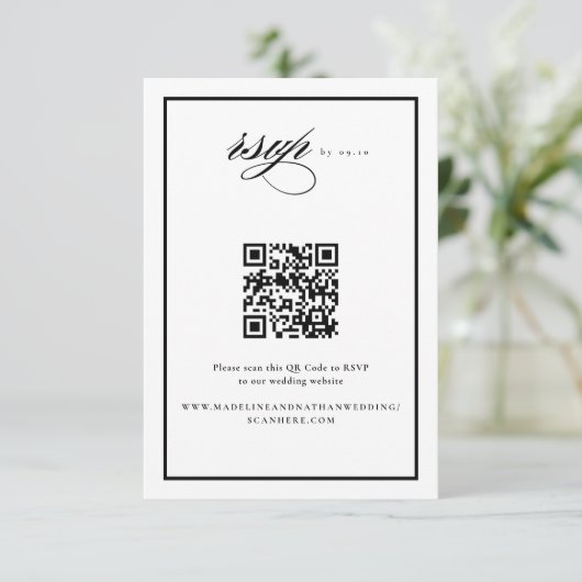 Elegant Script Black en Wedding QR-code RSVP Kaartje (Staand voorkant)