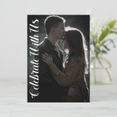 Elegant Script Black en White Photo Wedding Kaart (Staand voorkant)