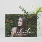 Elegant Script Black Photo Afstuderen Aankondiging (Staand voorkant)