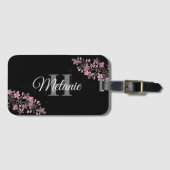 Elegant Script Black White Girly Floral Monogram Bagagelabel (Voorkant (horizontaal))