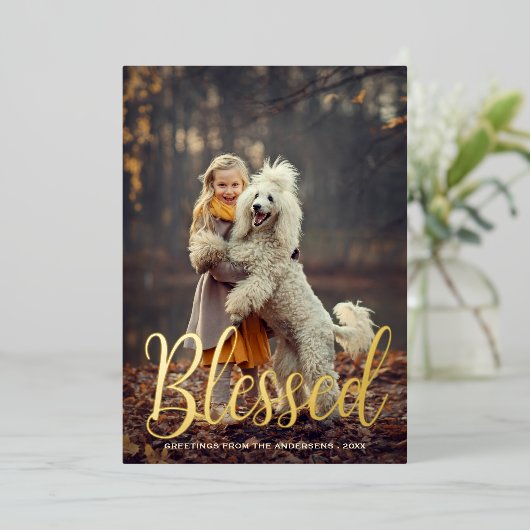 Elegant Script Blessed Kerstfeestdag Folie Feestdagenkaart (Staand Voorkant)