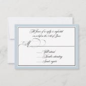 Elegant script bloeit met Dusty Blue Border RSVP Kaartje (Voorkant)
