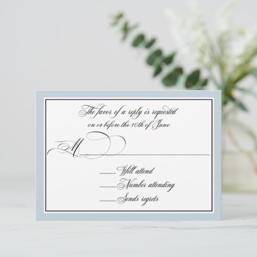 Elegant script bloeit met Dusty Blue Border RSVP Kaartje (Staand voorkant)