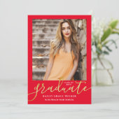 Elegant Script Bright Red Gold 2-foto Afstuderen Aankondiging (Staand voorkant)