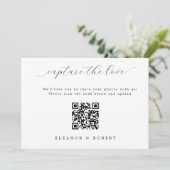 Elegant Script Bruiloft Capture the Love QR Code (Staand voorkant)