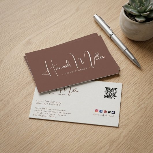 Elegant Script Bruin Witte QR Zakelijk Visitekaartje