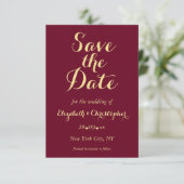 Elegant Script Burgundy Gold Wedding Verloving Save The Date (Staand voorkant)