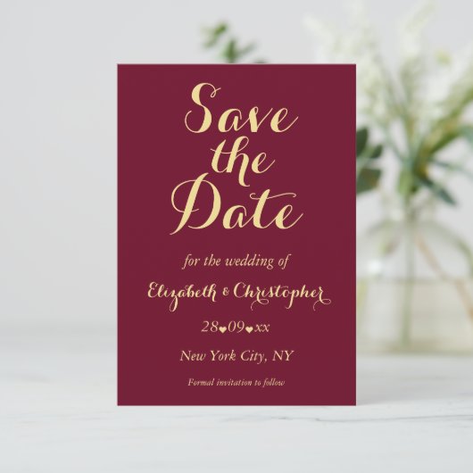 Elegant Script Burgundy Gold Wedding Verloving Save The Date (Staand voorkant)