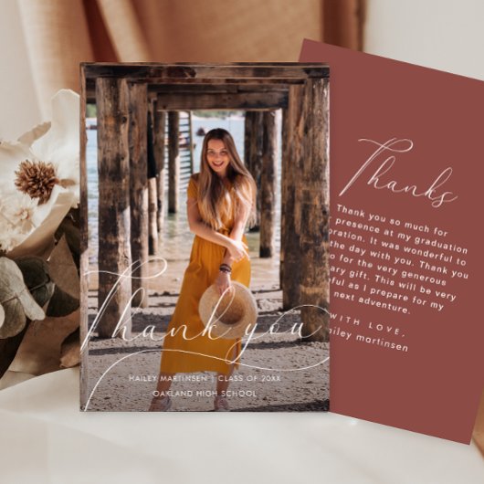 Elegant Script Burgundy Photo Afstuderen Dank u we Kaart