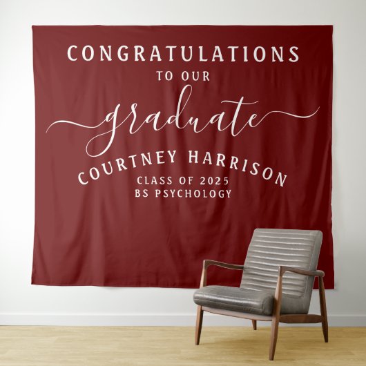 Elegant Script Calligraphy Afstuderen | Maroon Wandkleed (In Situ (horizontaal))