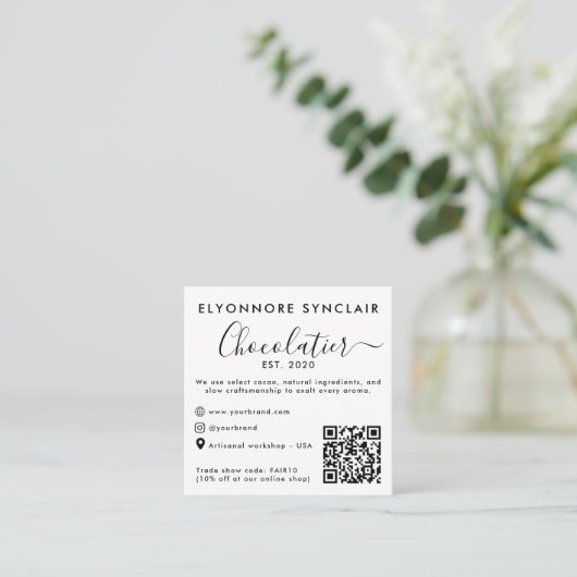 Elegant Script Chocolatier Brand Photo QR Code Contactkaartje (Staand voorkant)