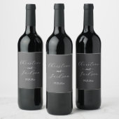 Elegant script Donkergrijze bruiloft Wijn Etiket (Flessen)