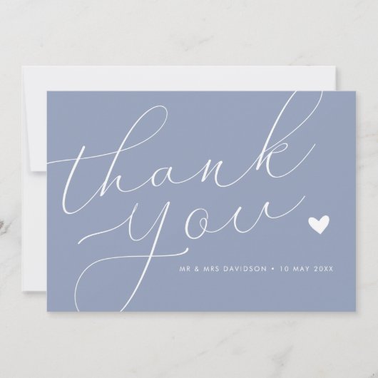 elegant script dusty blue bruiloft bedankt je kaar (Voorkant)