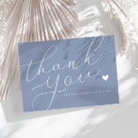 elegant script dusty blue bruiloft bedankt je kaar<br><div class="desc">Een moderne bruiloft bedankt je kaart met een prachtig wit script op een stoffige blauwe kleur. Voeg een persoonlijk dankwoord toe aan uw gasten.</div>