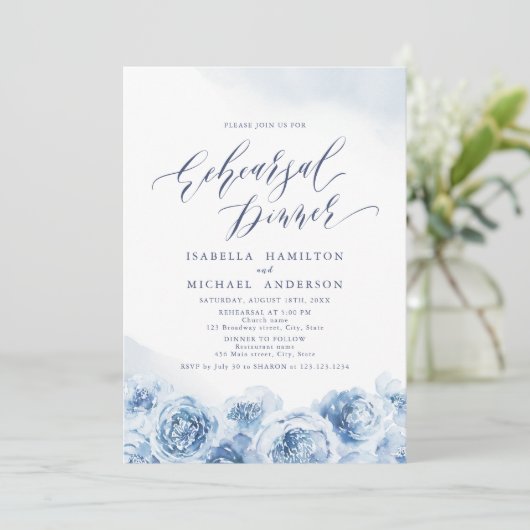 Elegant script dusty blue floral reheardiner kaart (Staand voorkant)