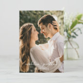 Elegant Script Dusty Blue Foto QR Code Wedding Kaart (Staand voorkant)