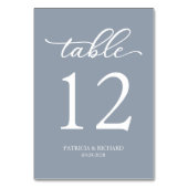 Elegant Script Dusty Blue Wedding Table Nummer Kaart (Achterkant)
