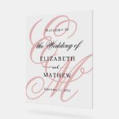 Elegant Script Dusty Roze Monogram Huwelijk Welkom Acryl Bord (Hoek)